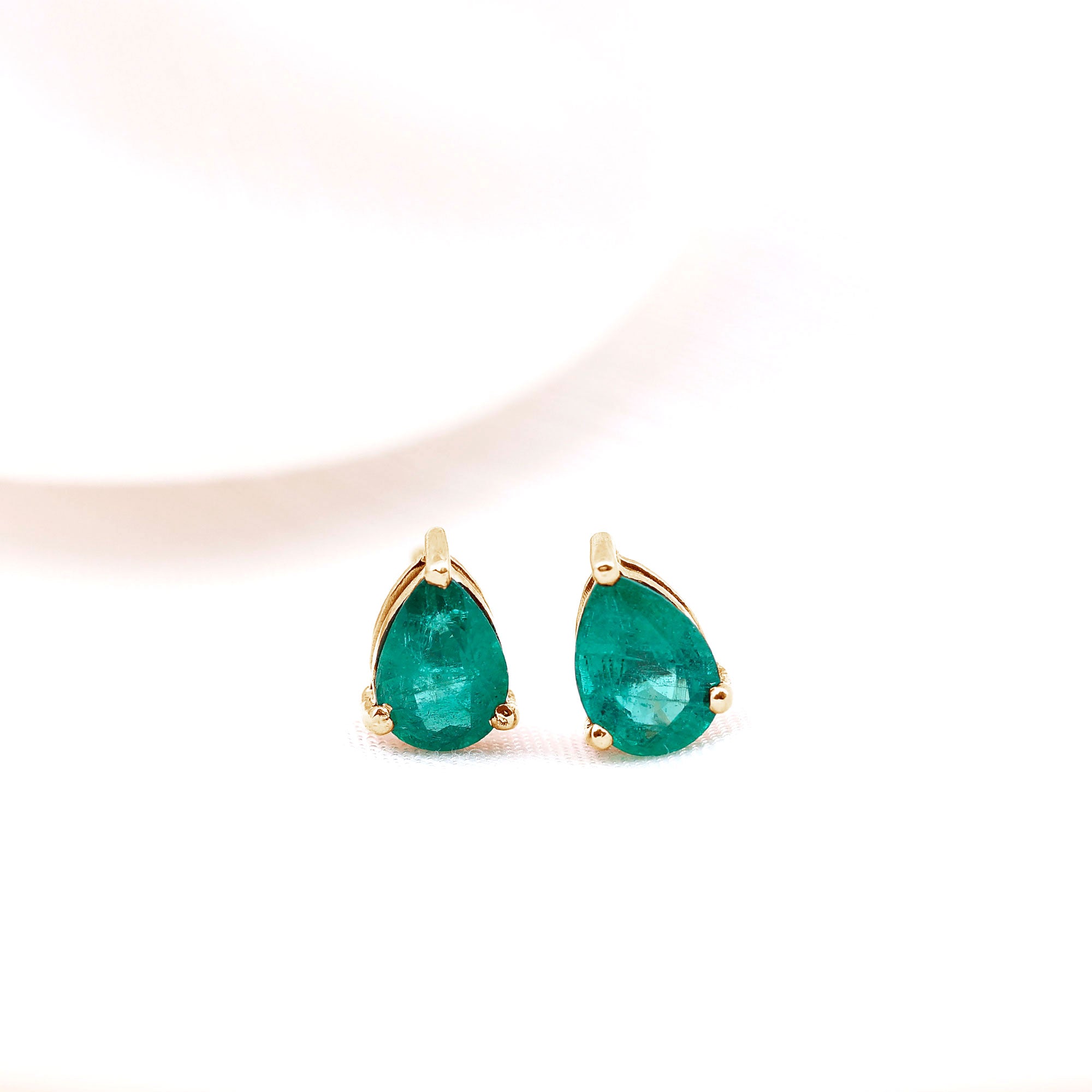 1.25 CT Pear Cut Solitaire Emerald Stud Earring in Gold Emerald - ( AAA ) - Quality - Rosec Jewels